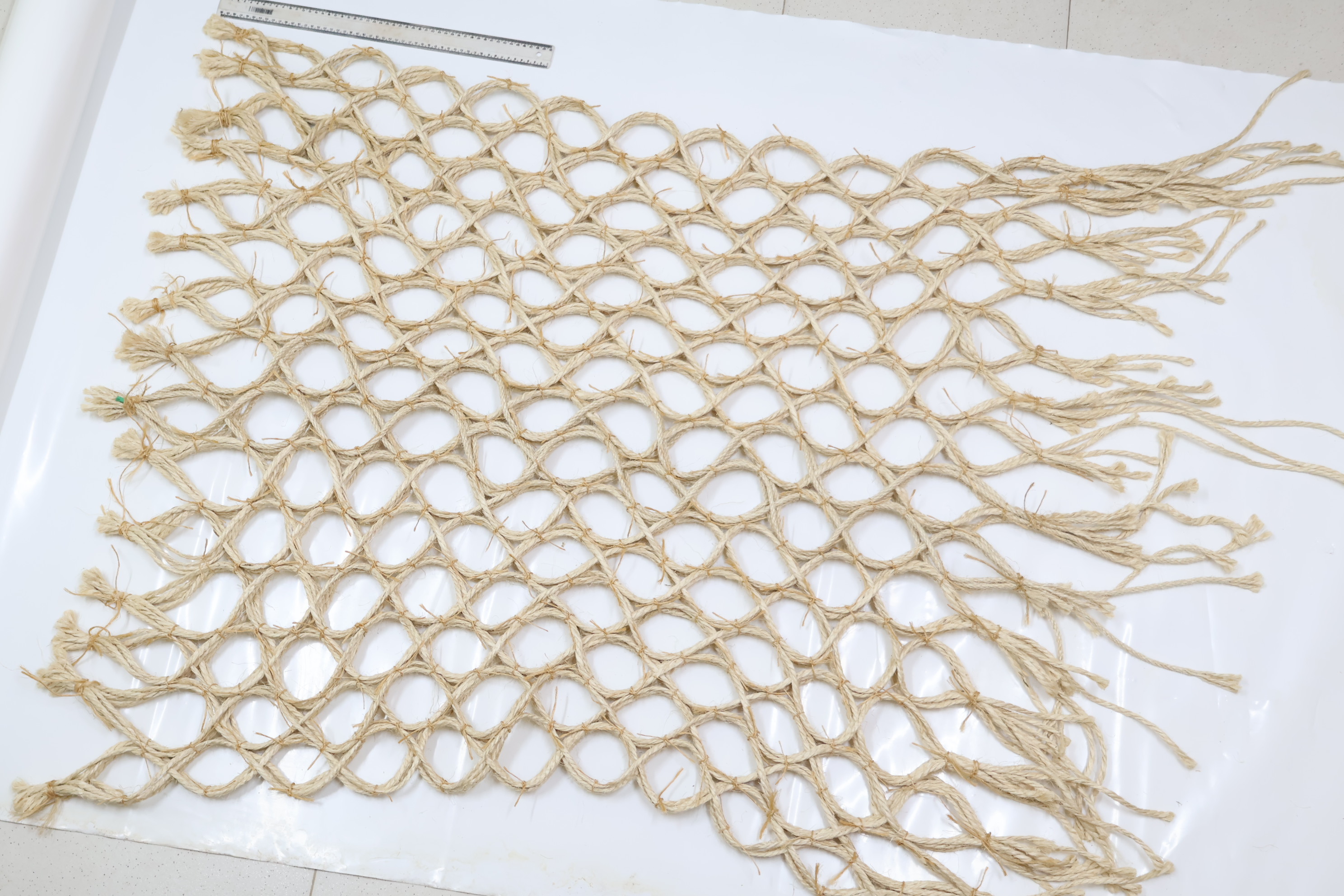 Geocélulas tridimensionais instaladas em campo para controle de erosão